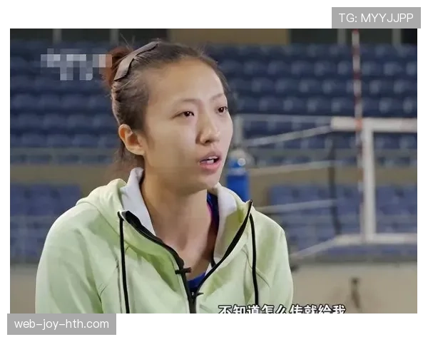 丁霞训练完直接拎爱马仕去搓澡？